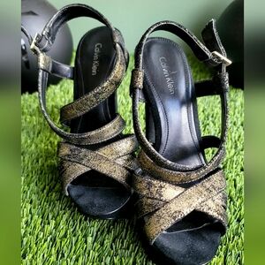 Vintage Calvin Klein Women's Black and Gold Sandals